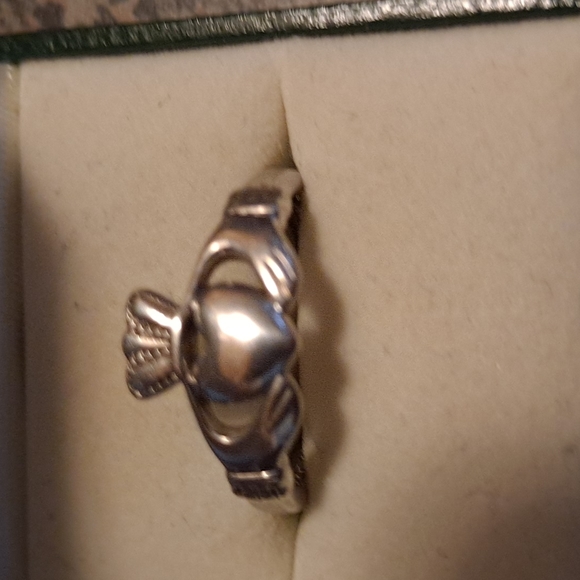 SHARONE SILVER 925 CELTIC CLADDAGH RING. - Picture 8 of 8